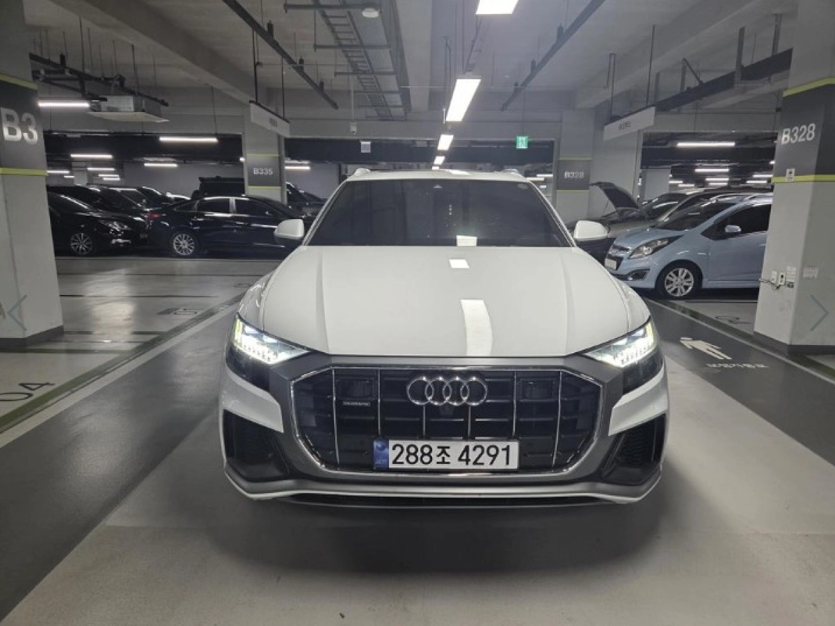 AUDI Q8 4M