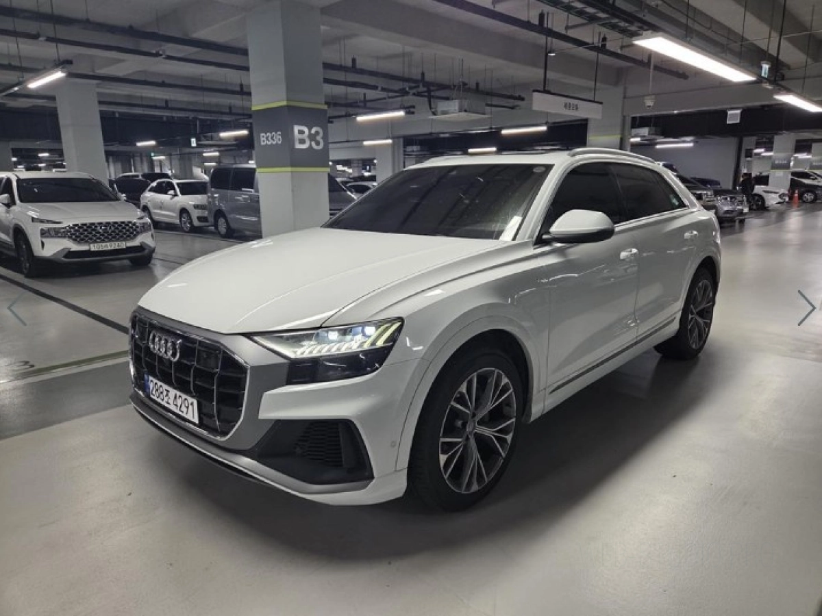 AUDI Q8 4M