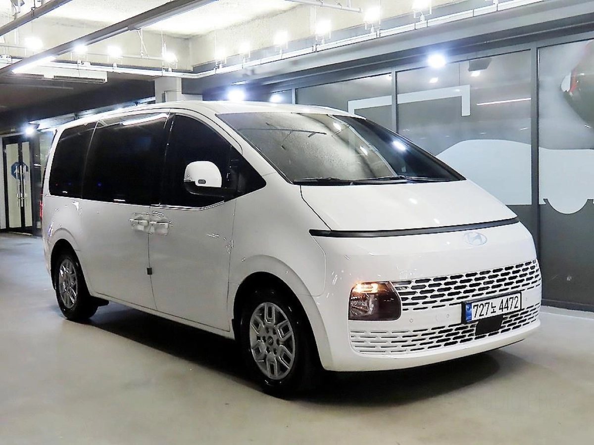 HYUNDAI STARIA 2024