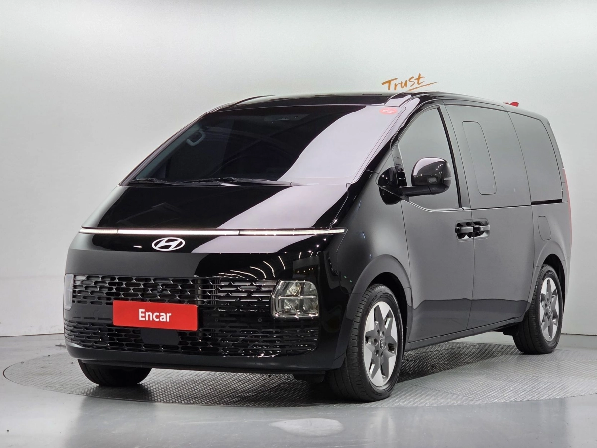 HYUNDAI STARIA 2025