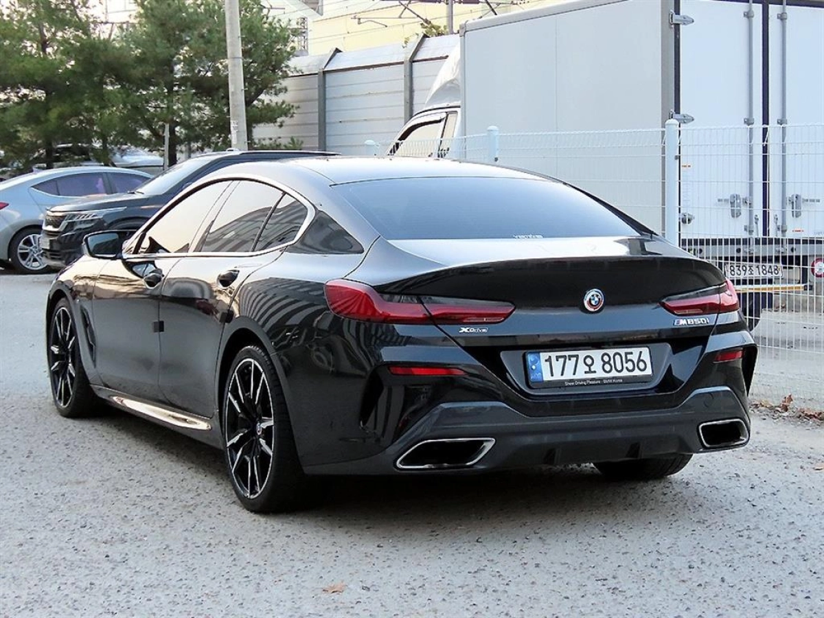 BMW 8-SERIES G15