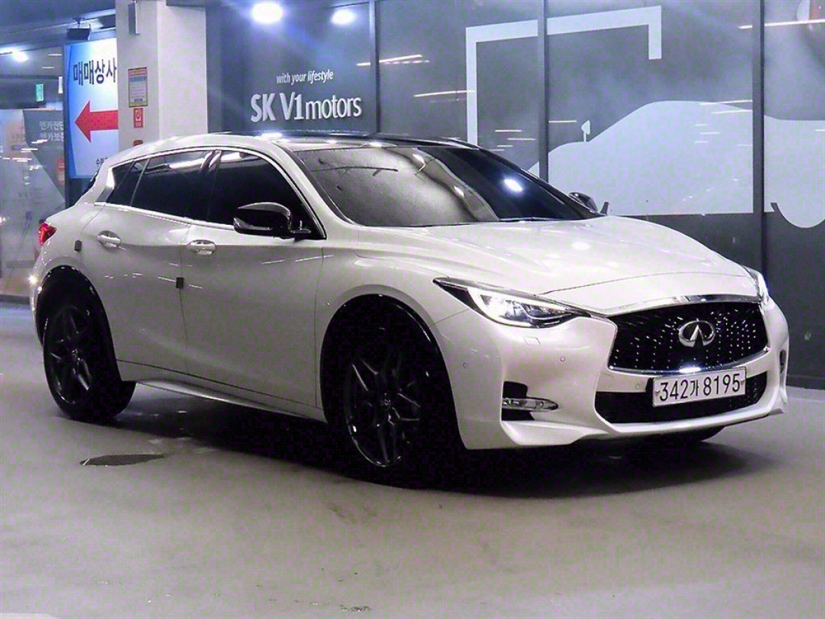 INFINITI Q30