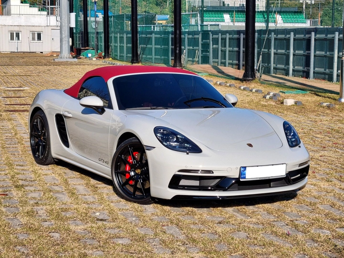 PORSCHE 718 BOXSTER