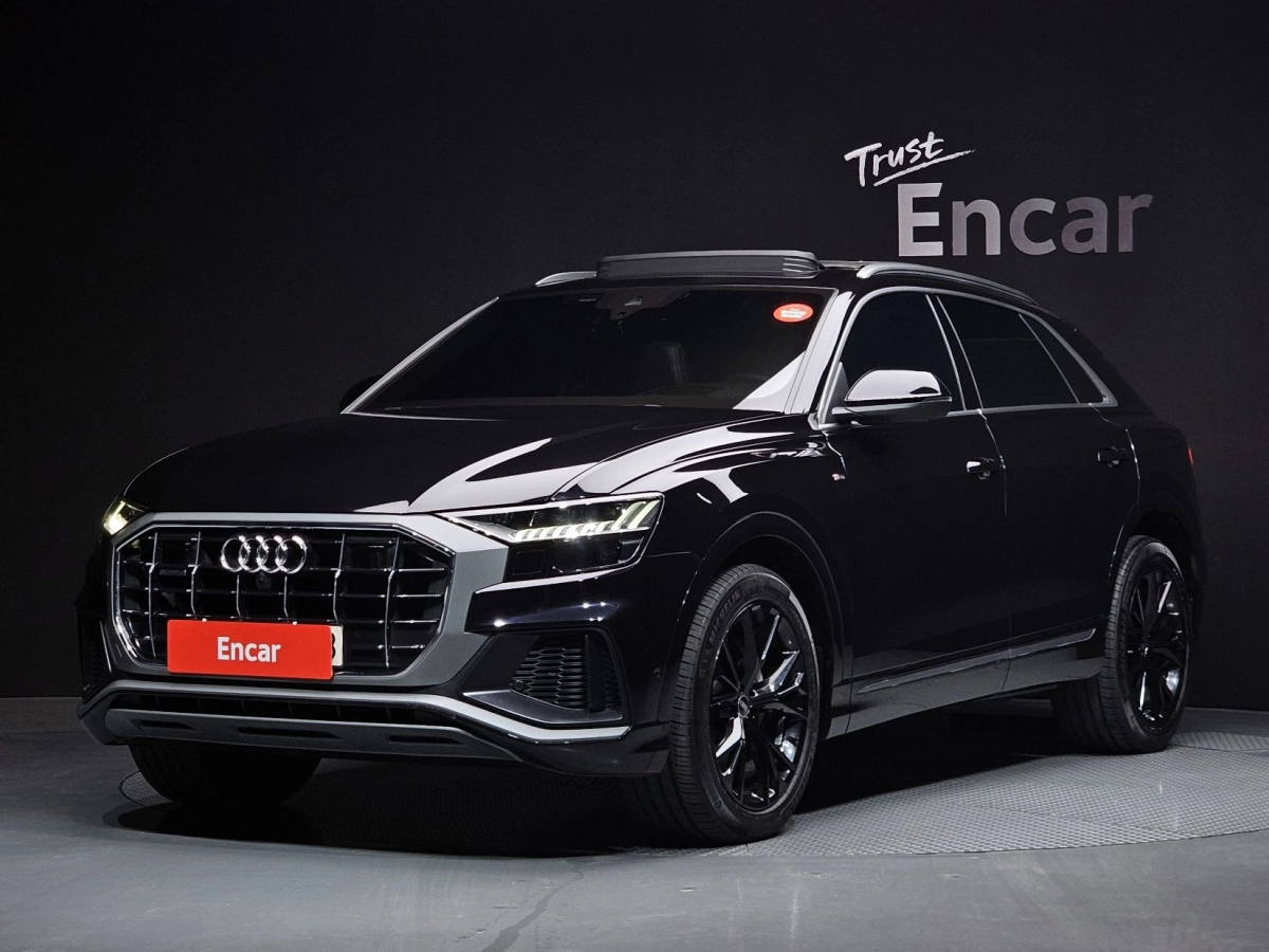 AUDI Q8 4M