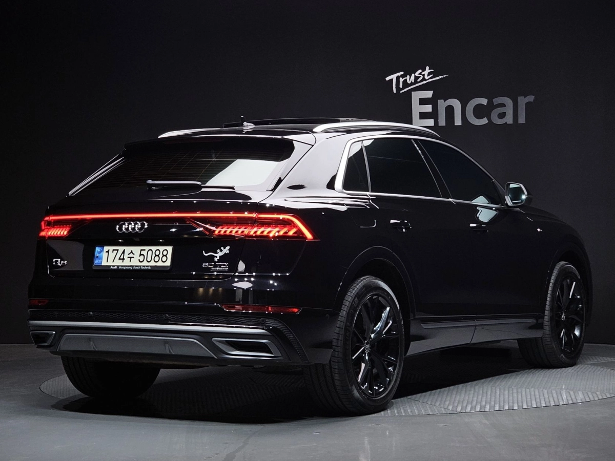 AUDI Q8 4M