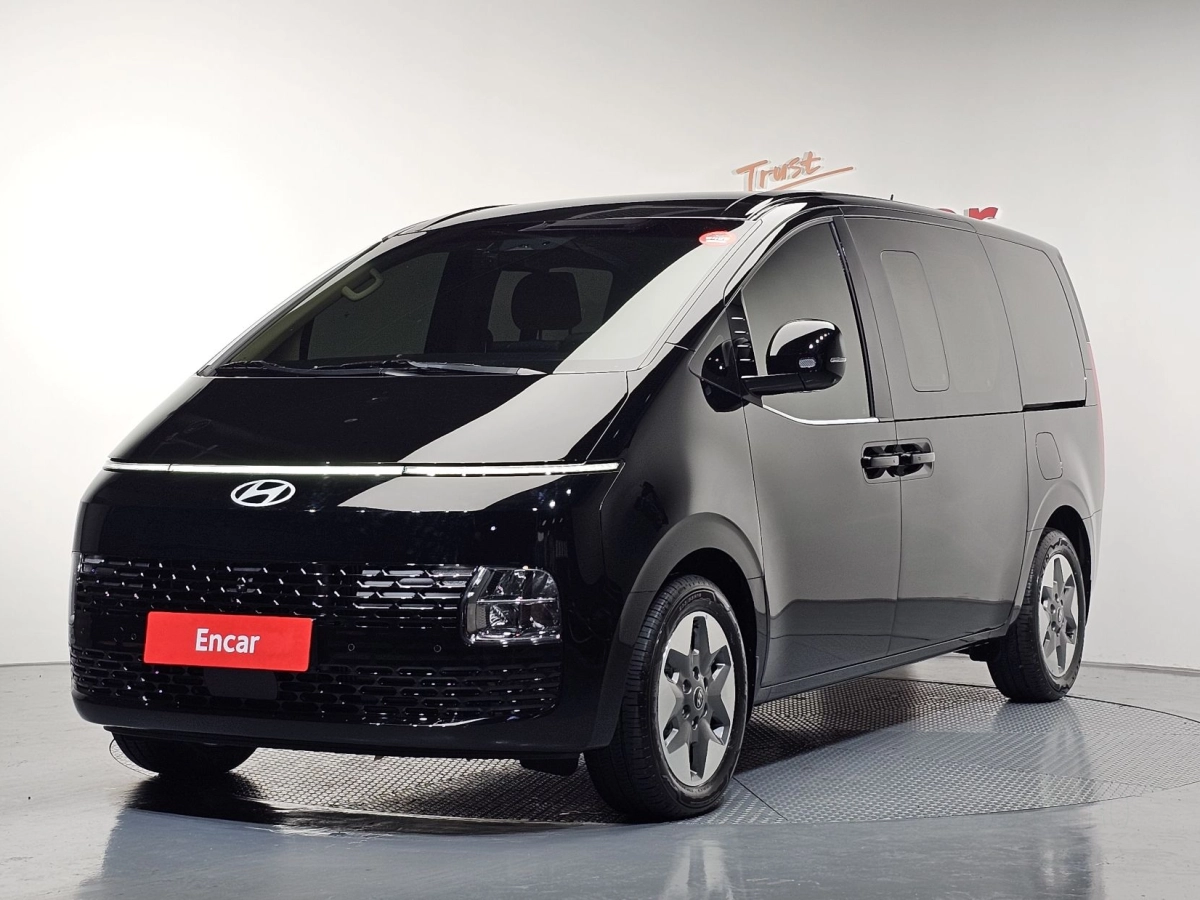 HYUNDAI STARIA 2025
