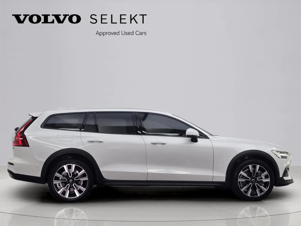 VOLVO V60 CROSS COUNTRY