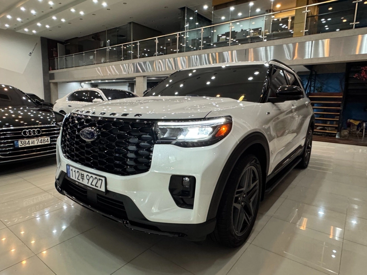 FORD EXPLORER  2025
