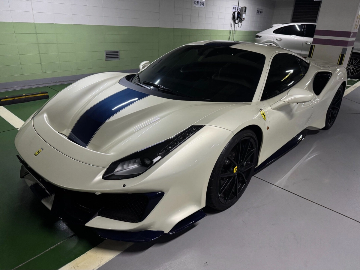 FERRARI 488 PISTA