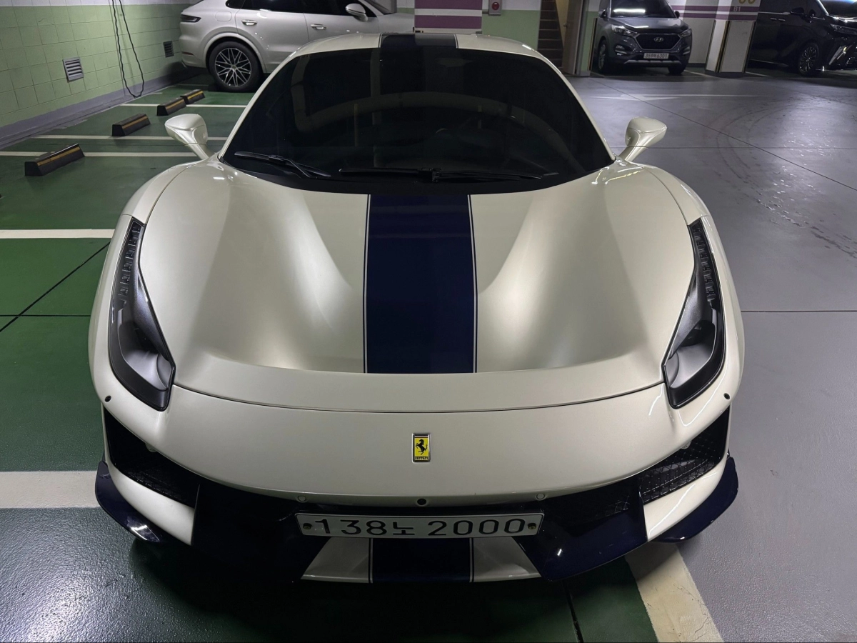 FERRARI 488 PISTA