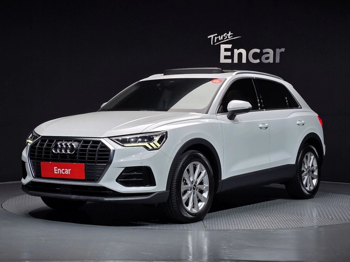 AUDI Q3 F3