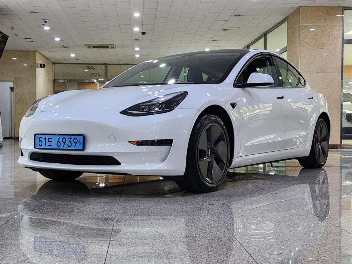 TESLA MODEL 3