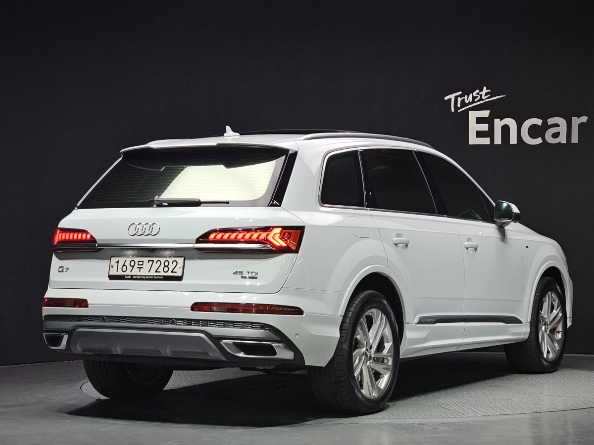 AUDI Q7 4M