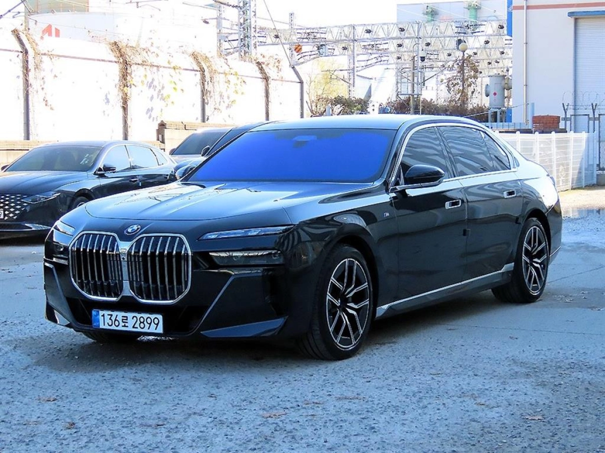 BMW 7-SERIES G70 2025
