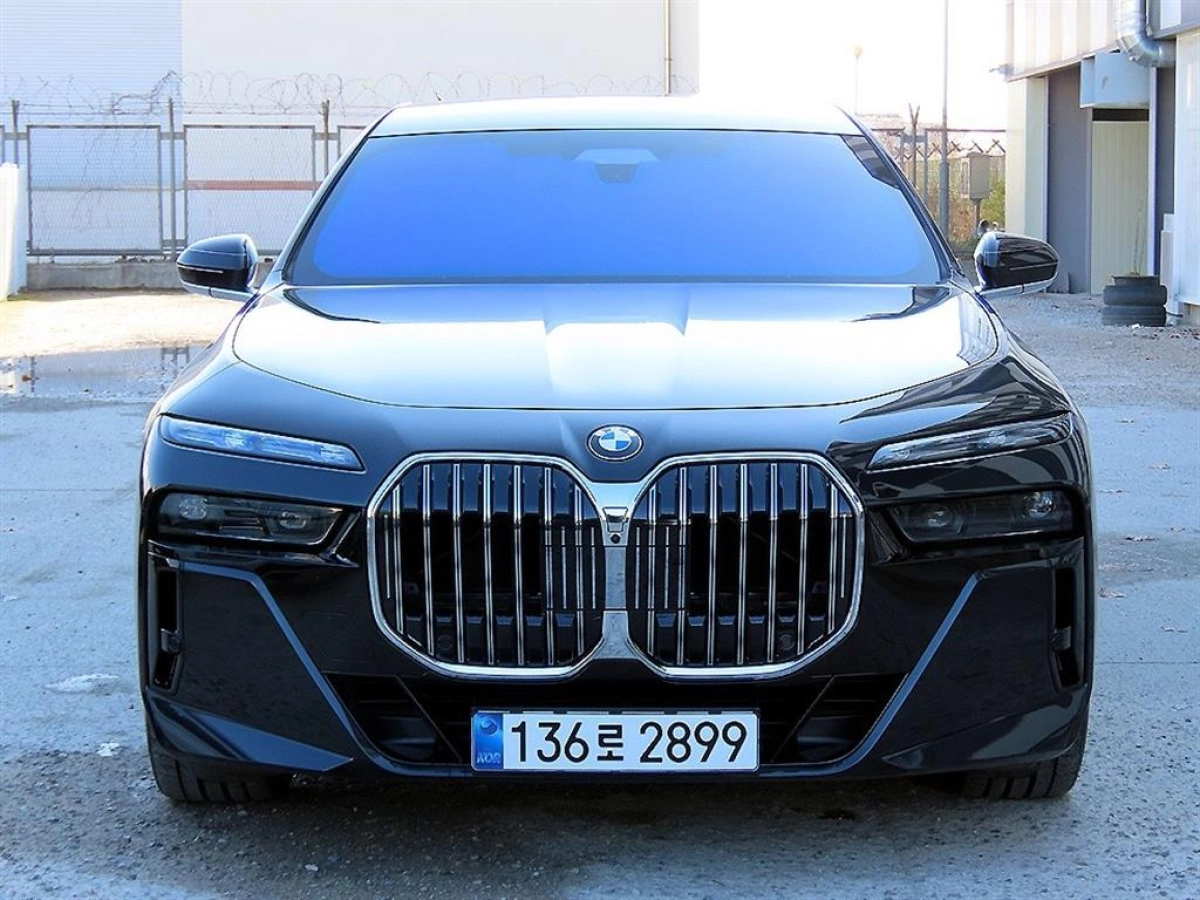 BMW 7-SERIES G70