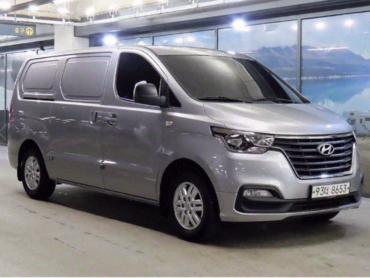 HYUNDAI STAREX GRAND  2021