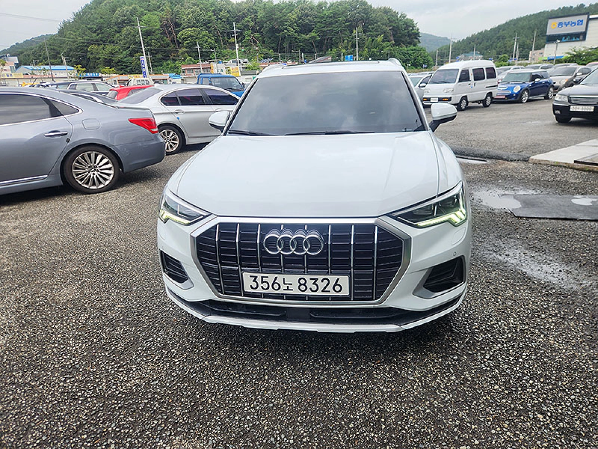 AUDI Q3 F3