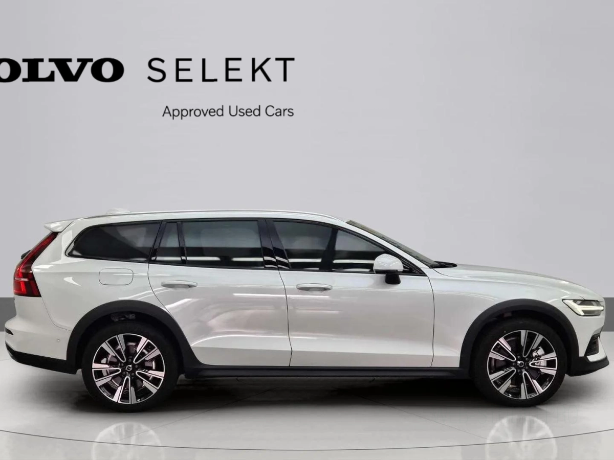 VOLVO V60 CROSS COUNTRY