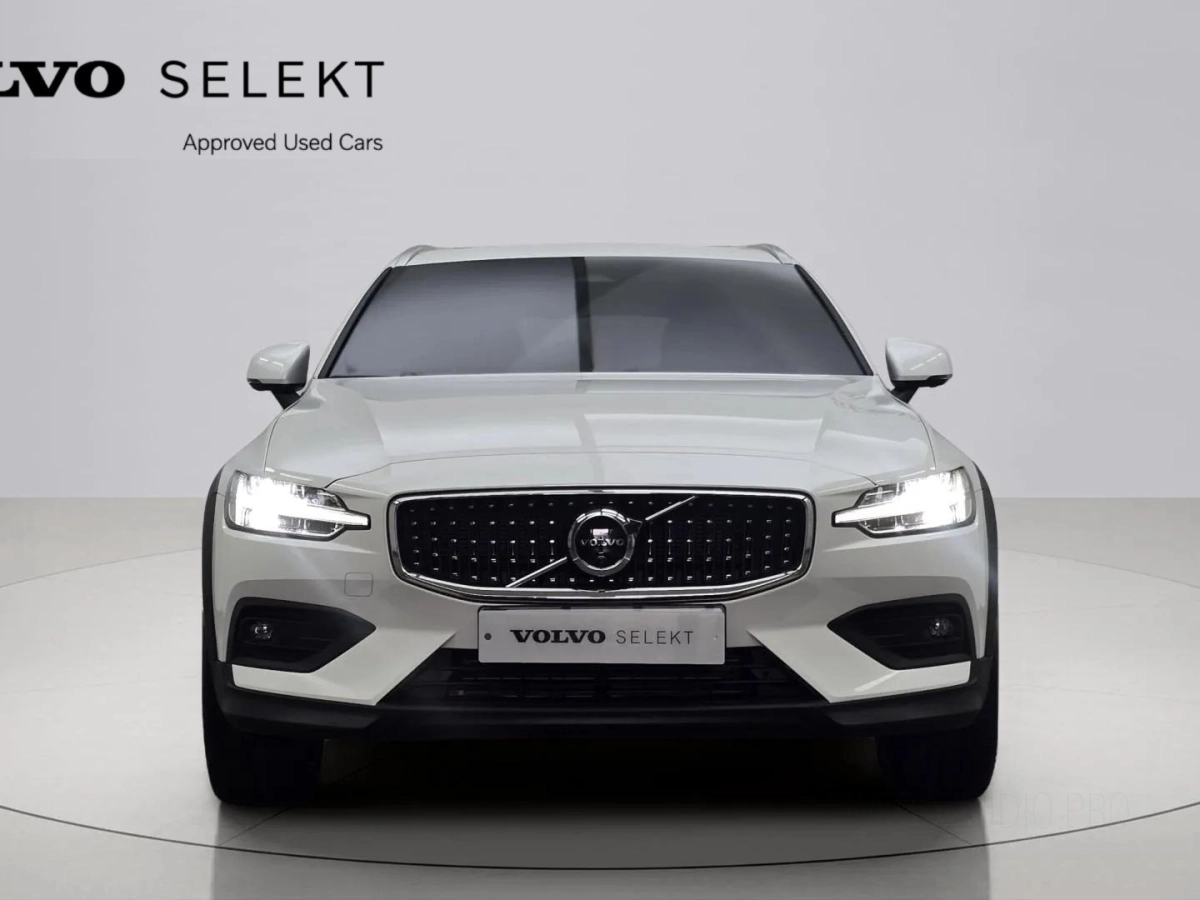 VOLVO V60 CROSS COUNTRY