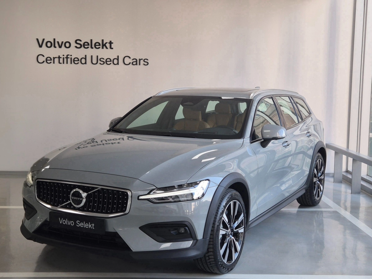 VOLVO V60 CROSS COUNTRY 2025