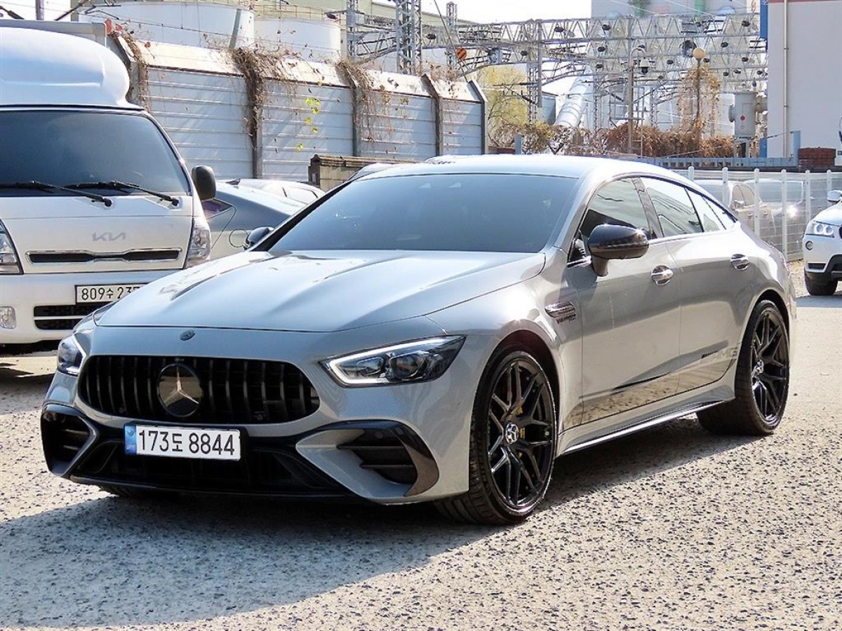 MERCEDES BENZ AMG GT  2023