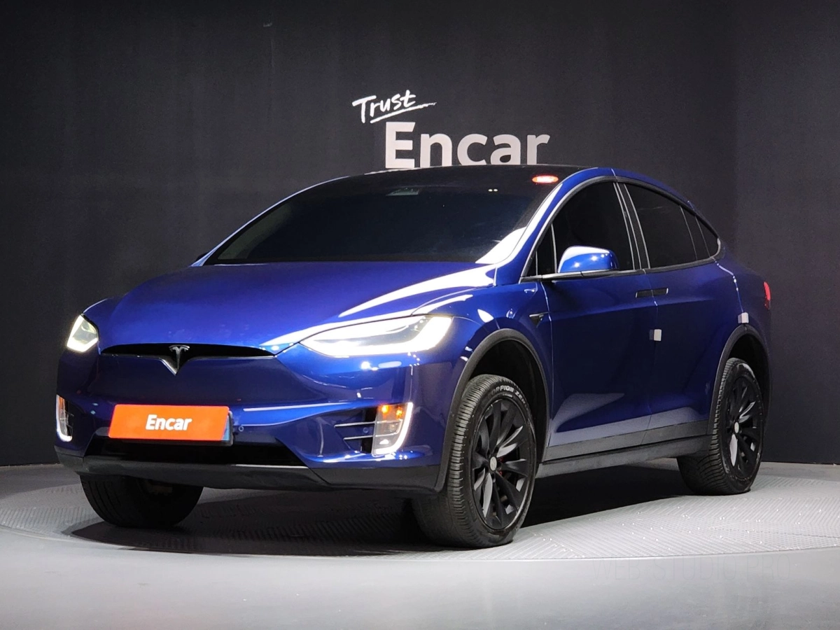 TESLA MODEL X