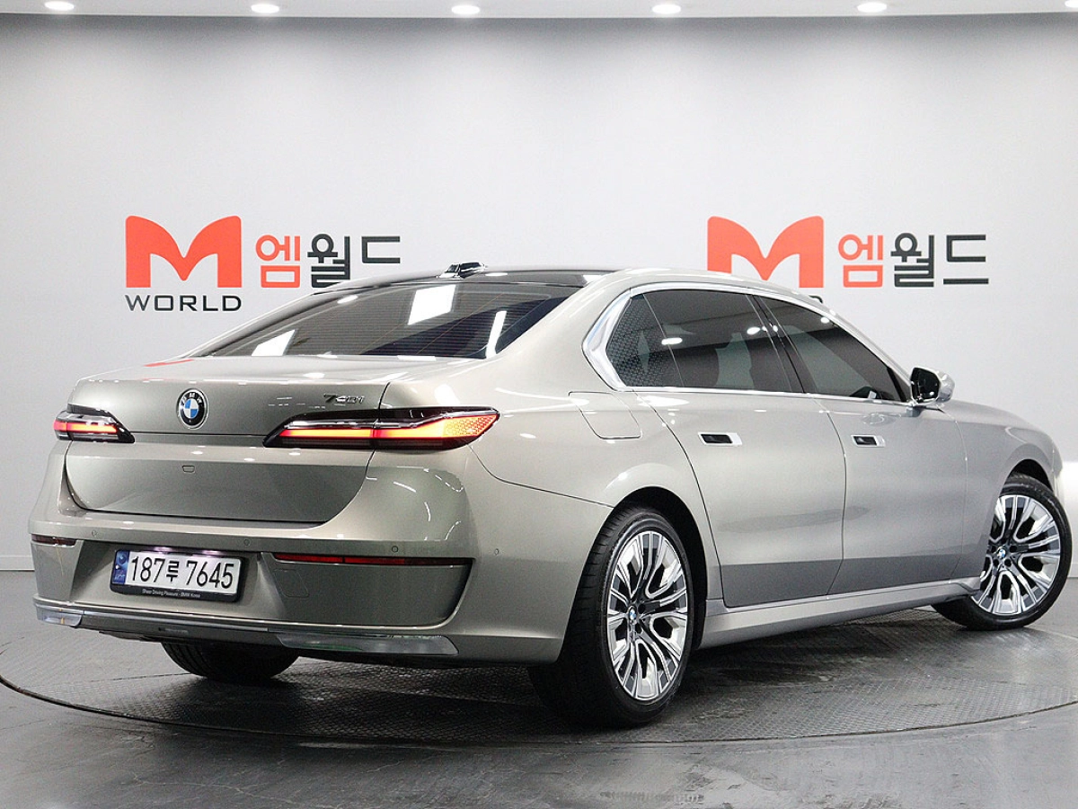 BMW 7-SERIES G70