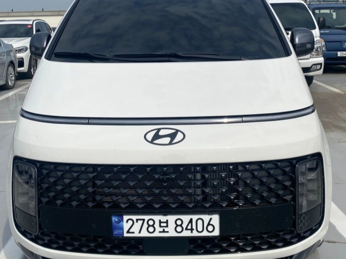 HYUNDAI STARIA 2025