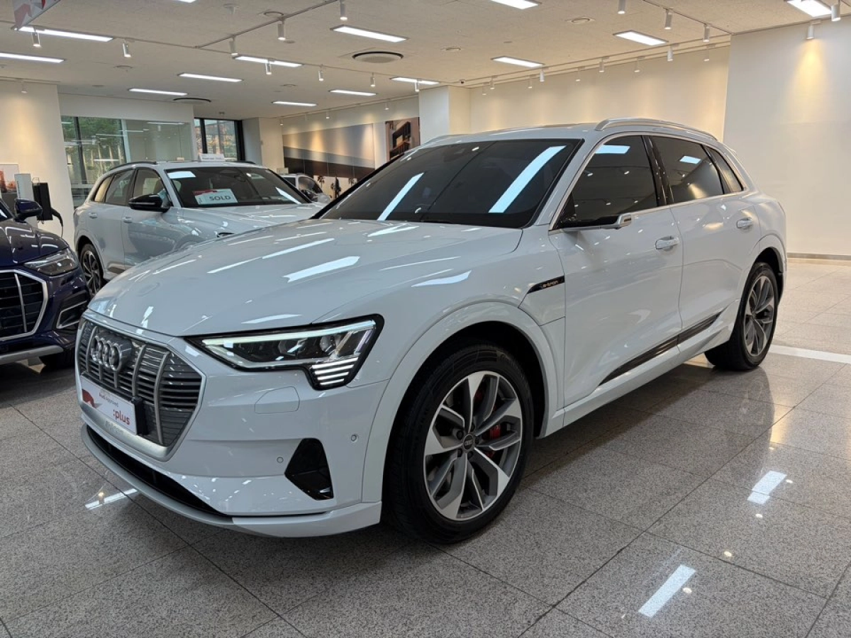 AUDI E-TRON  2021