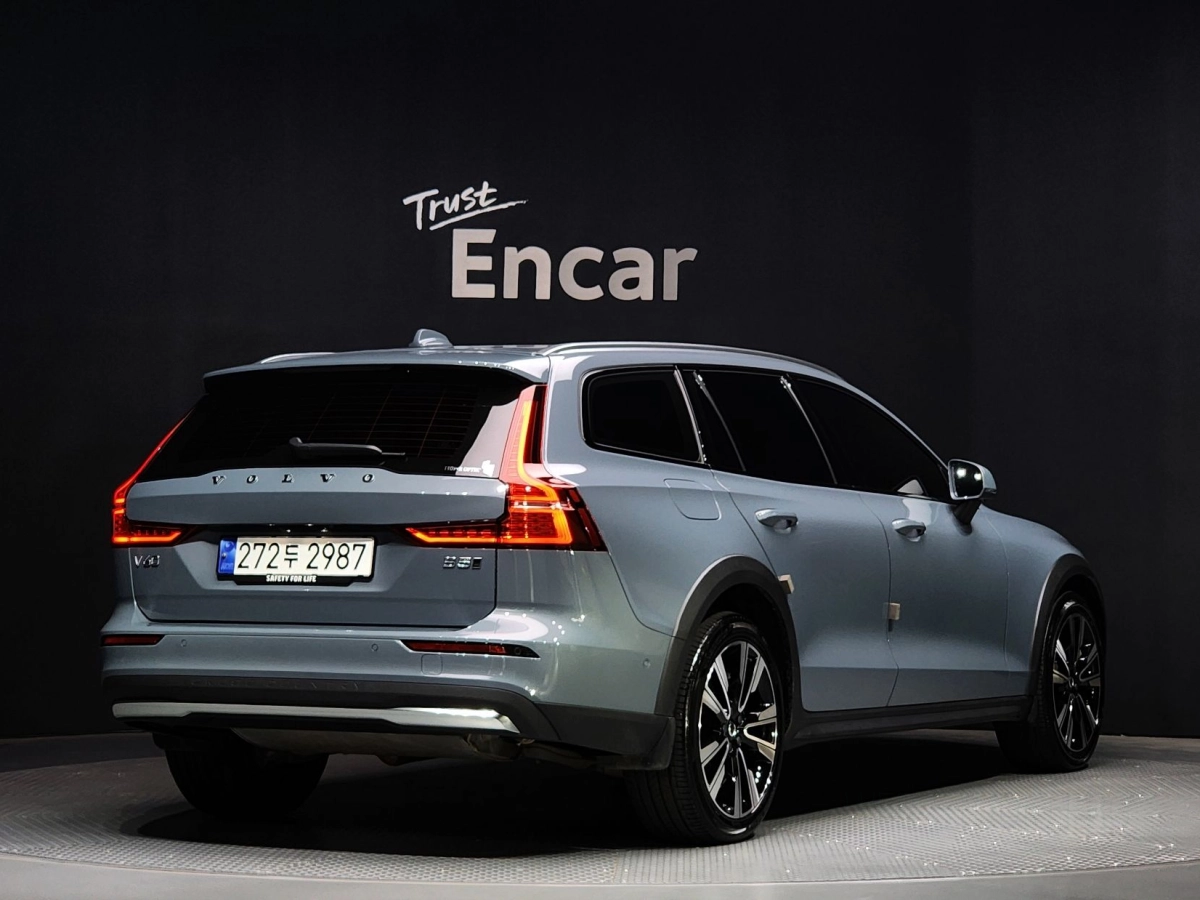 VOLVO V60 CROSS COUNTRY