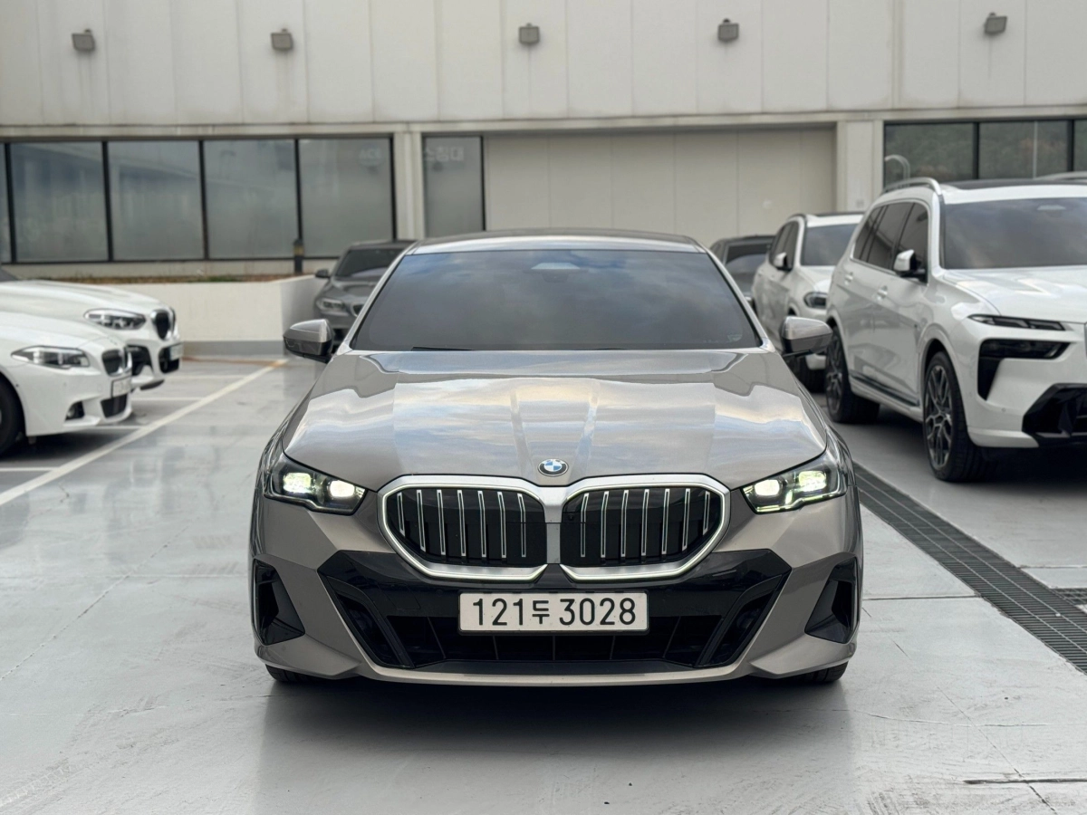 BMW 5-SERIES G60