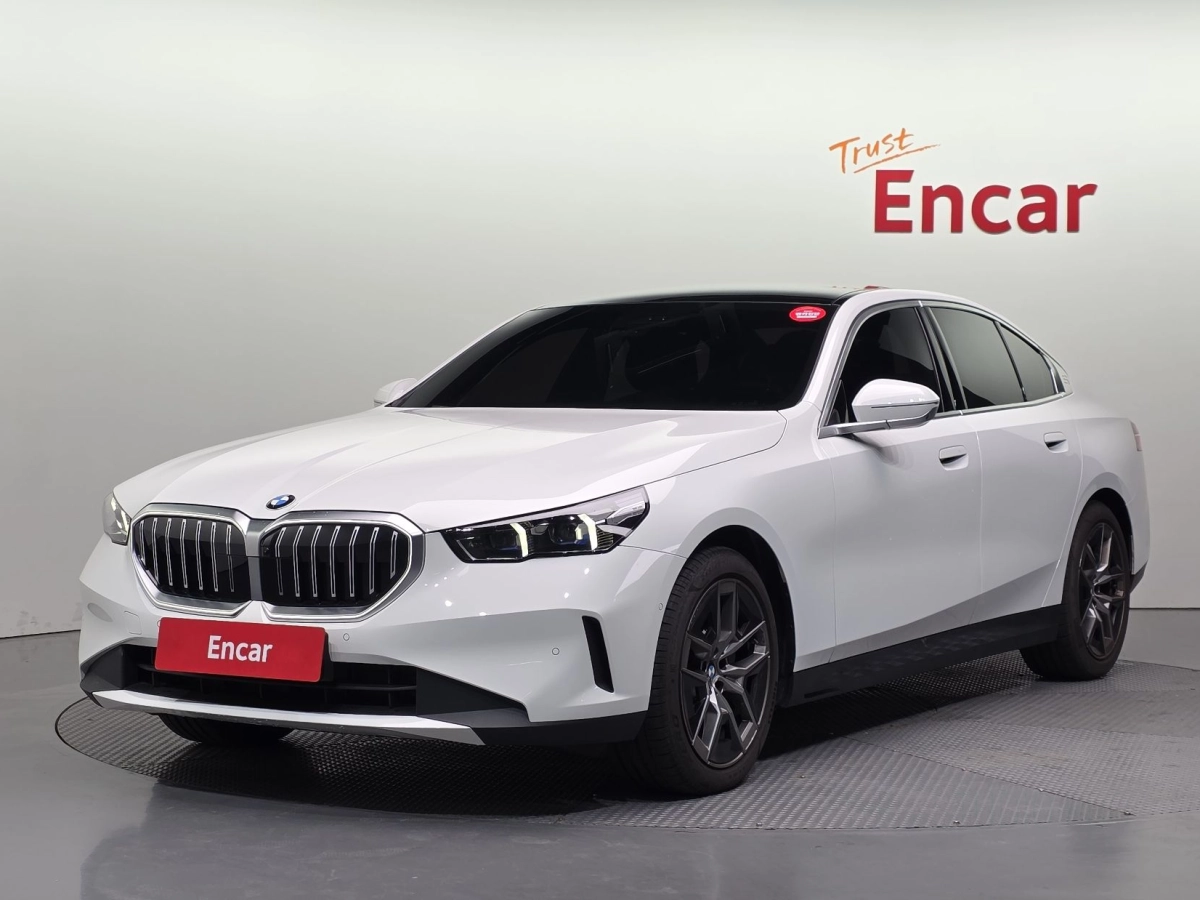 BMW 5-SERIES G60 2025