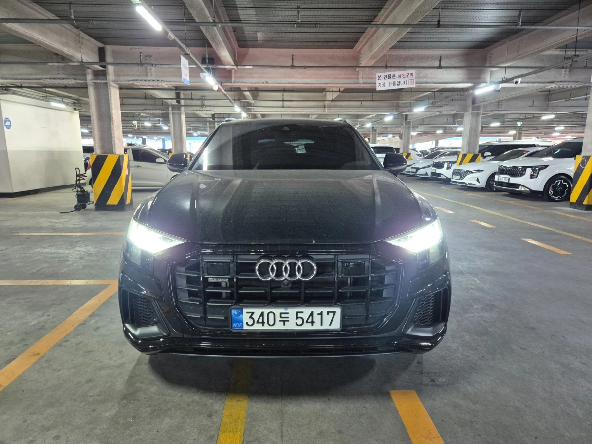 AUDI Q8 4M
