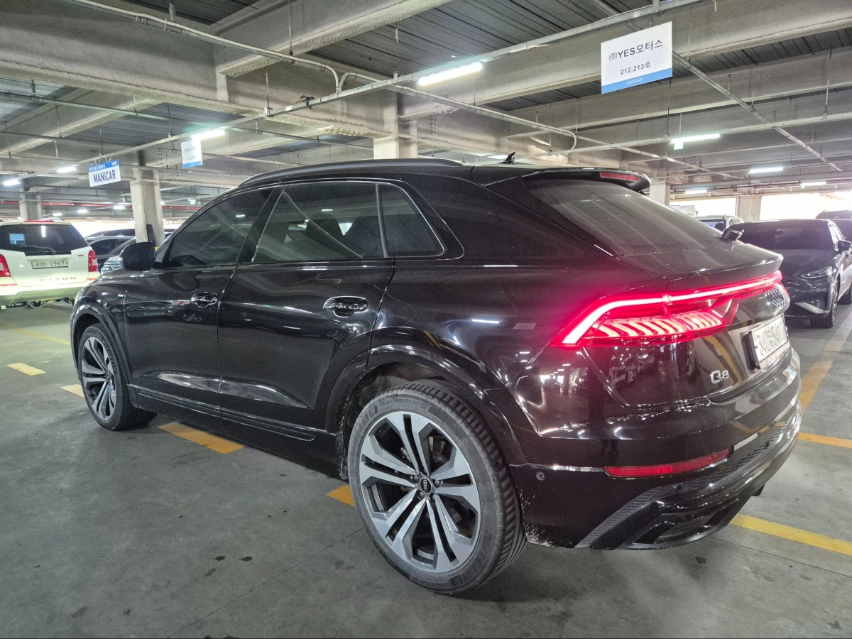 AUDI Q8 4M