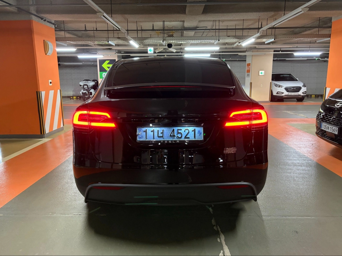 TESLA MODEL X