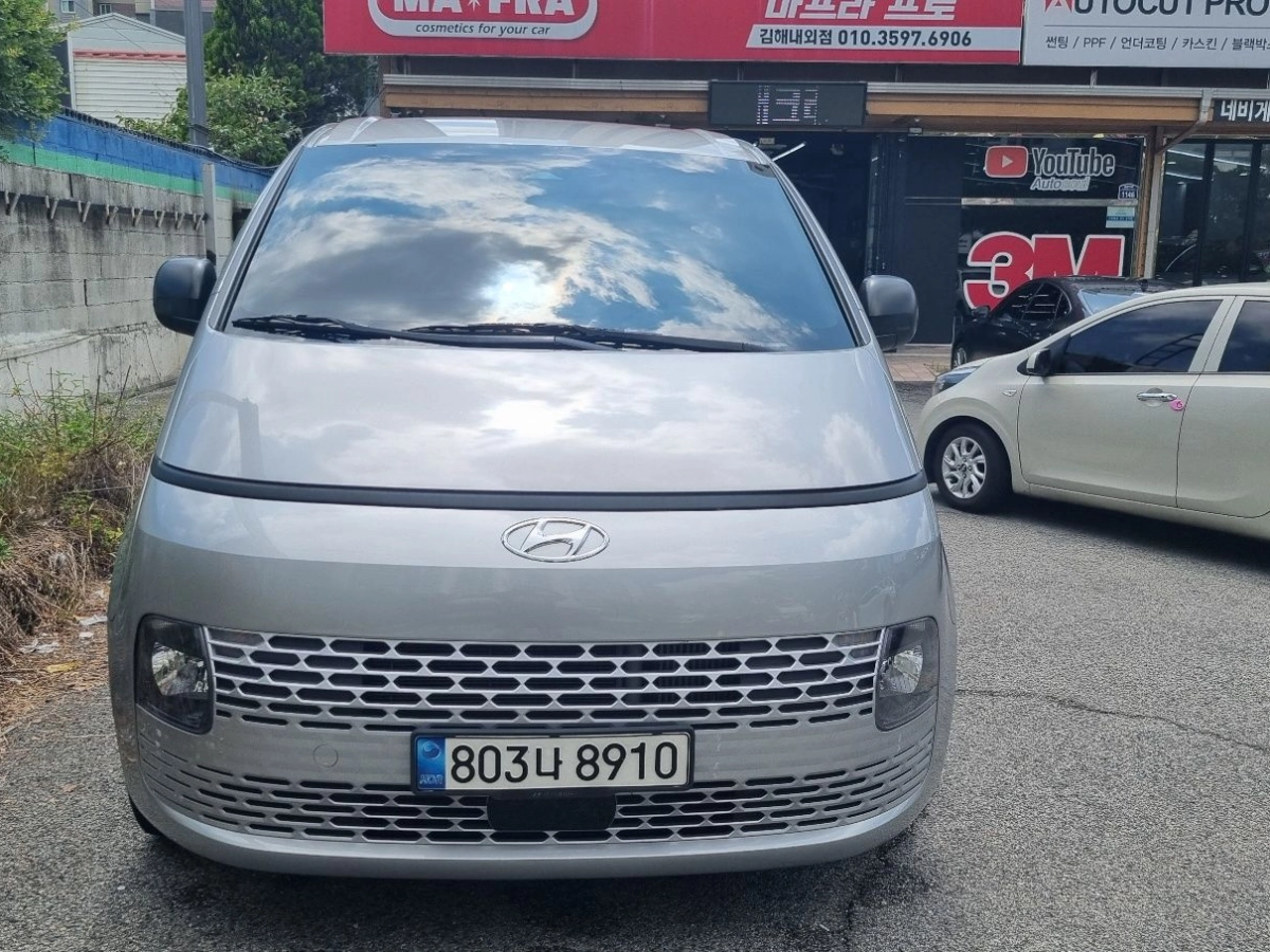 HYUNDAI STARIA
