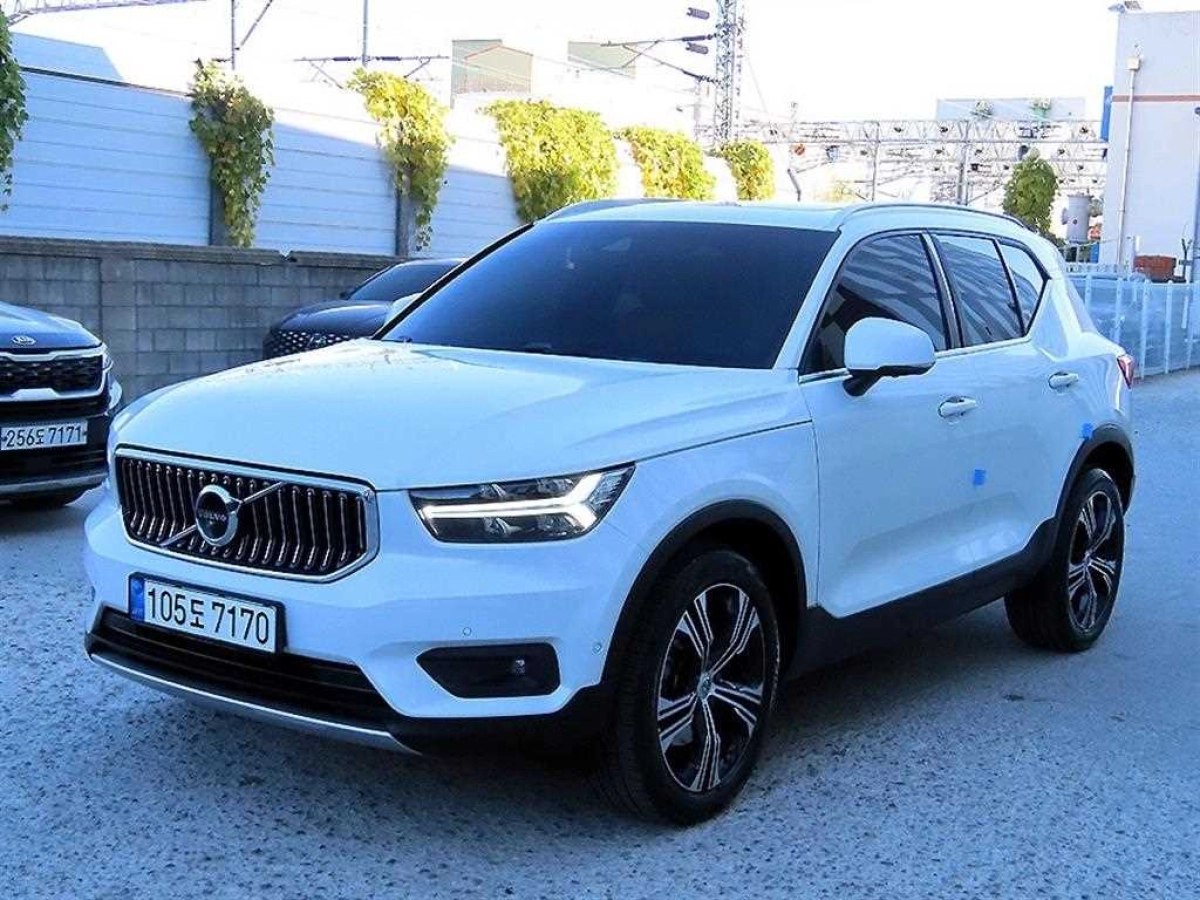 VOLVO XC40