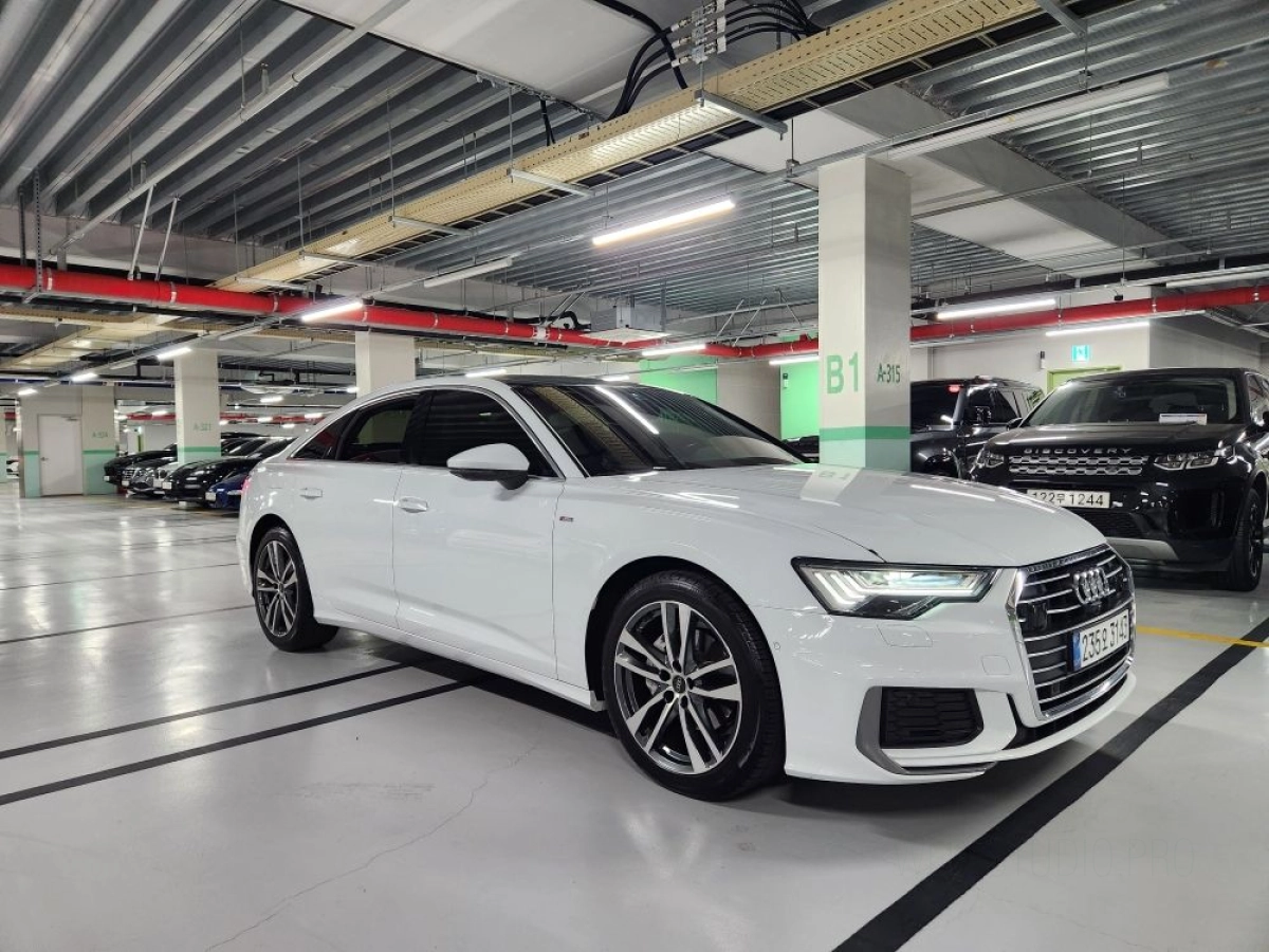 AUDI A6 C8