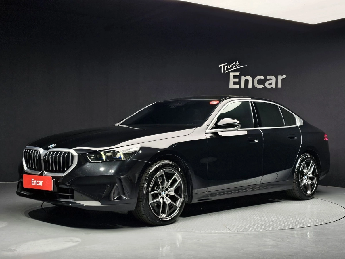 BMW 5-SERIES G60 2025