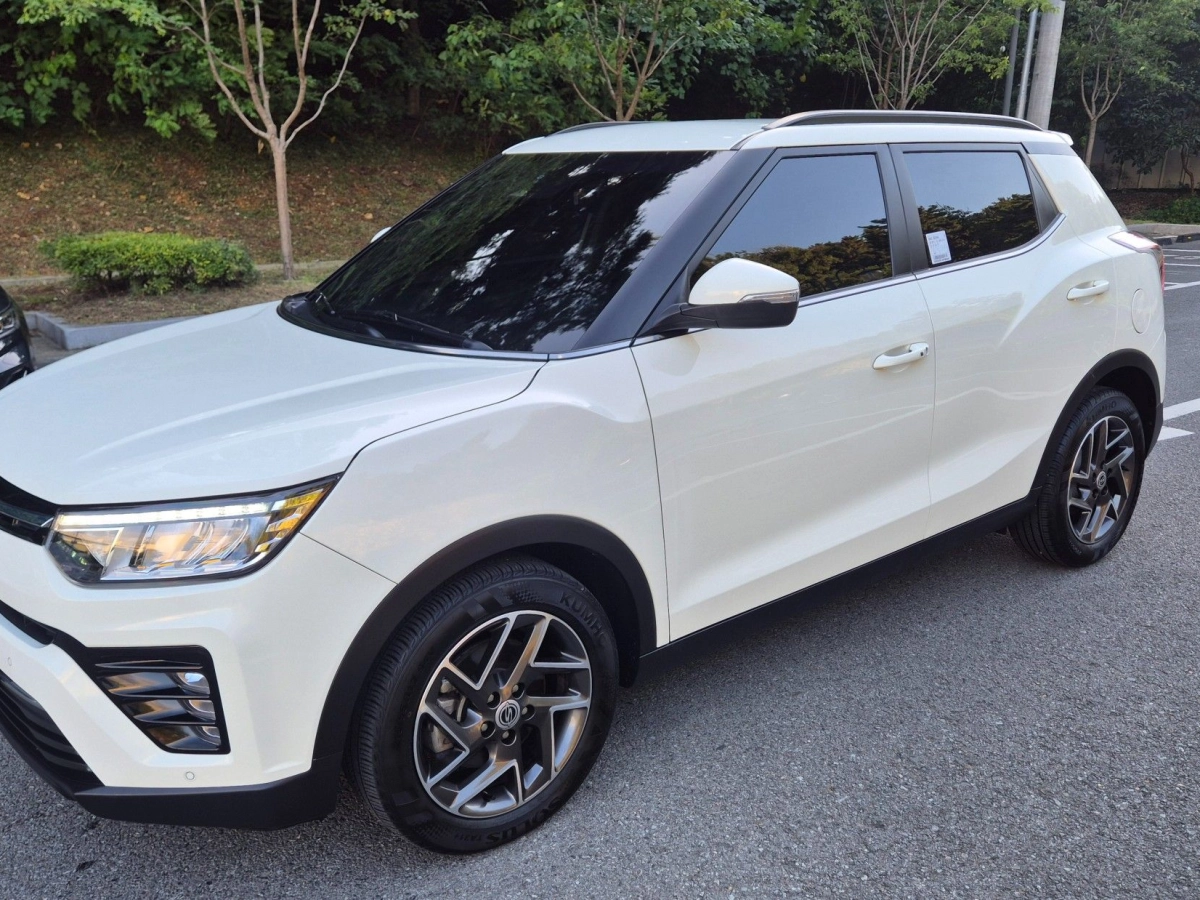 SSANGYONG TIVOLI VERY NEW