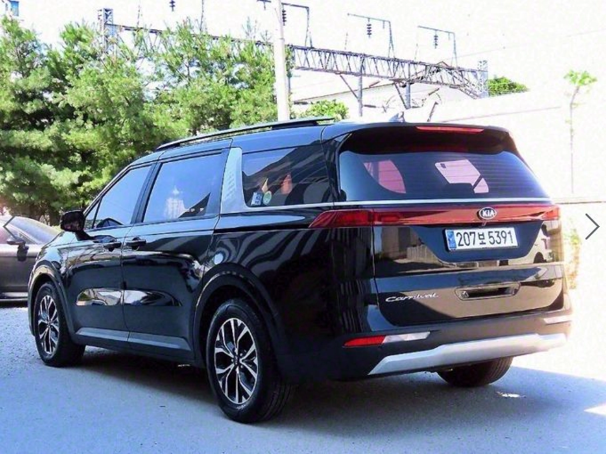 KIA CARNIVAL