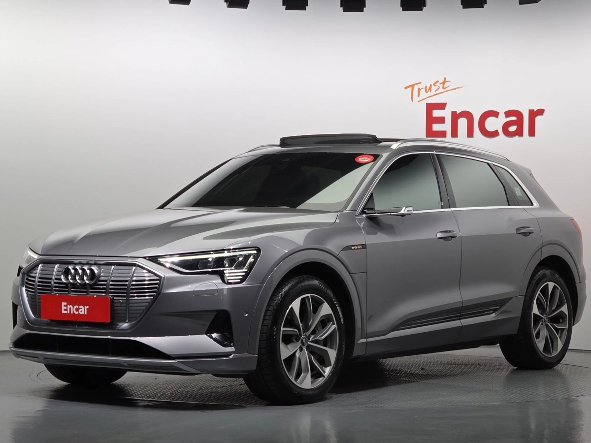 AUDI E-TRON  2022