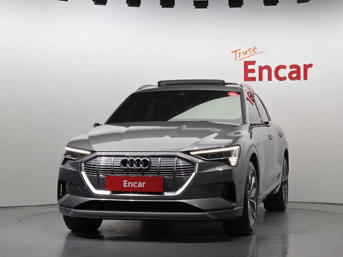 AUDI E-TRON