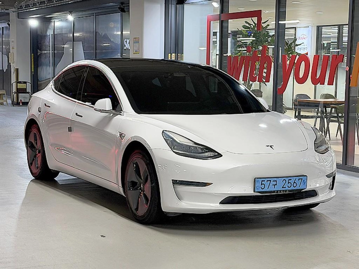 TESLA MODEL 3