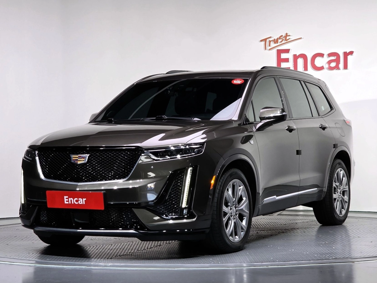 CADILLAC XT6