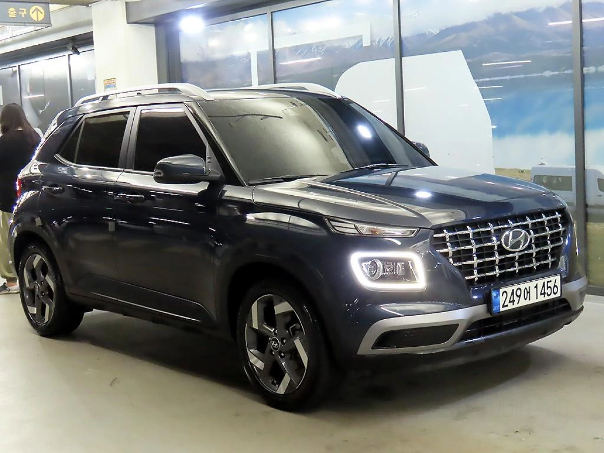 HYUNDAI VENUE