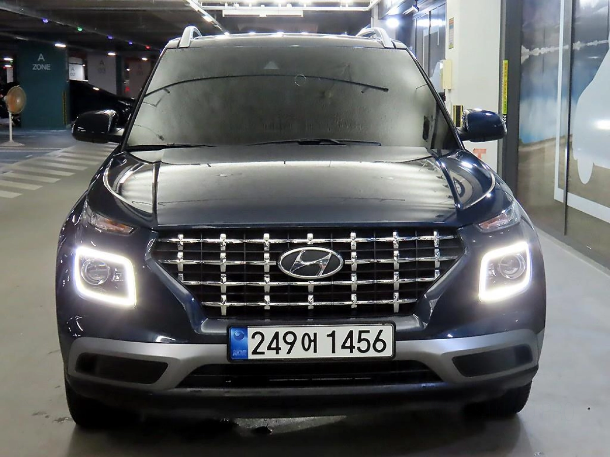 HYUNDAI VENUE
