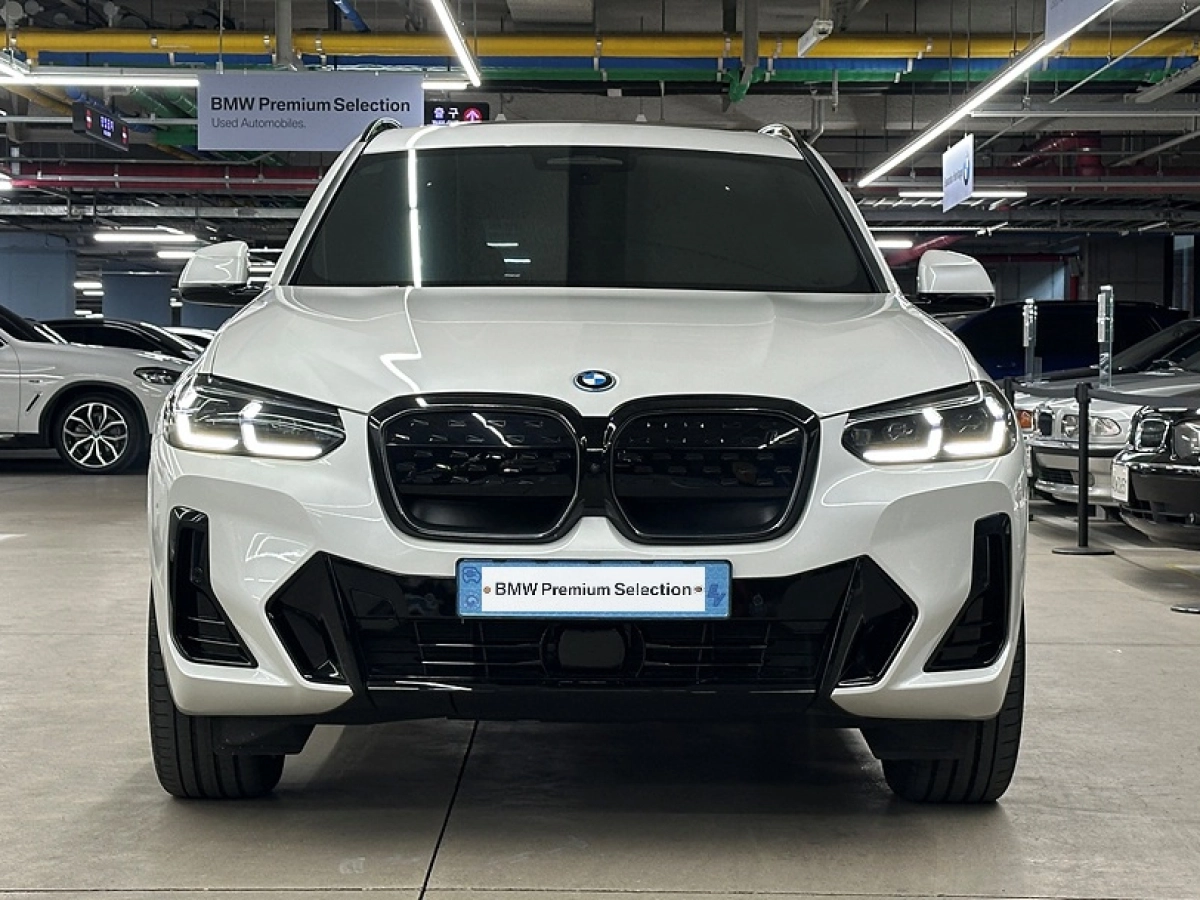 BMW IX3
