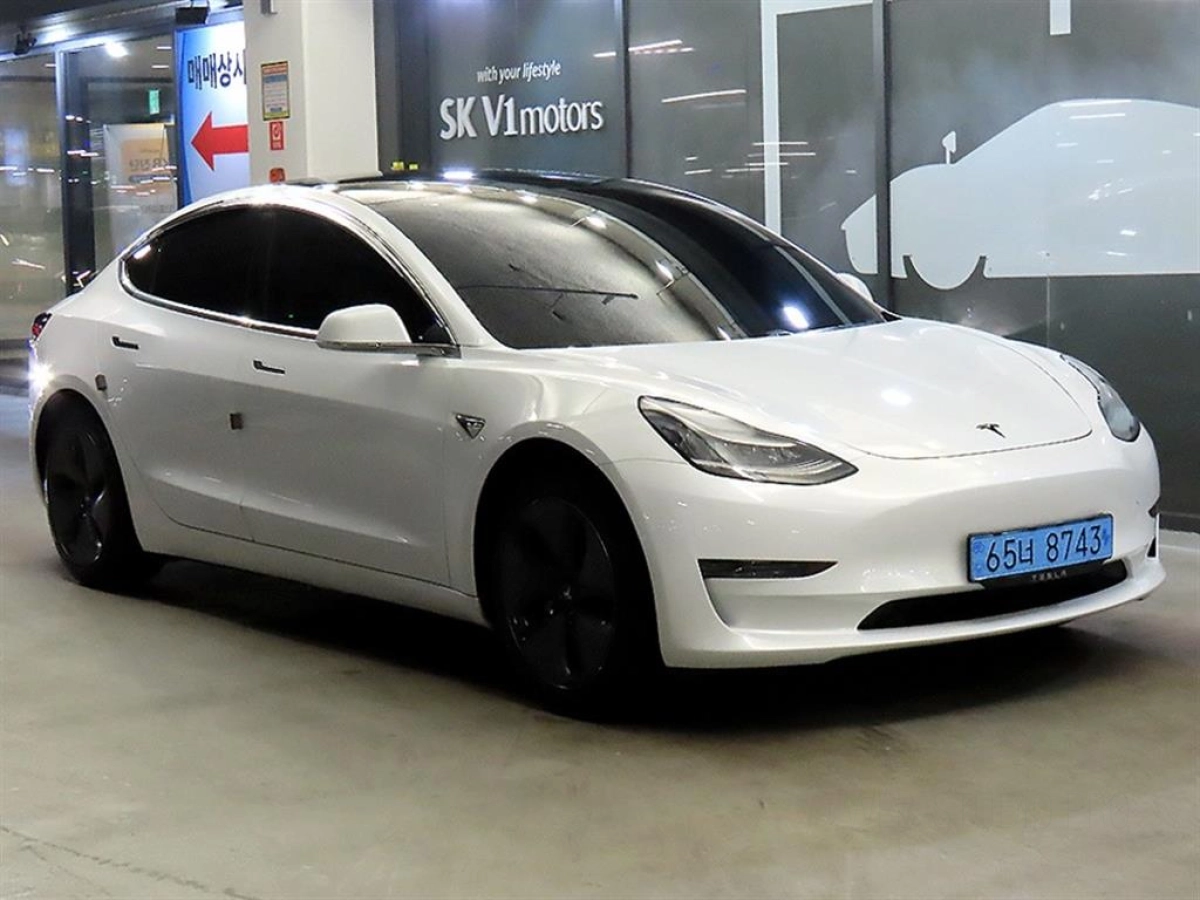 TESLA MODEL 3