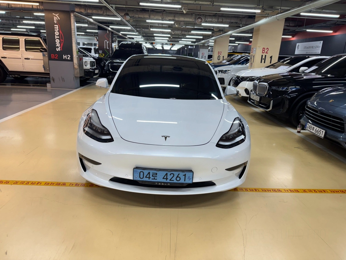 TESLA MODEL 3